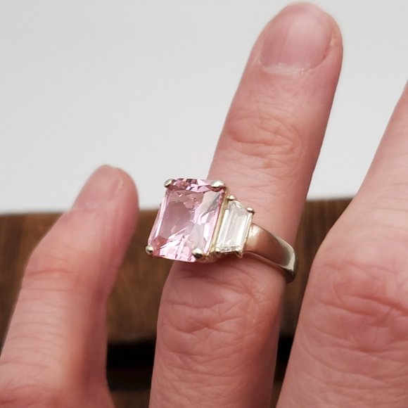 Size 5 925 Sterling Silver Large Pink Rectangle Cubic Zirconia Gem Ring - Picture 4 of 9